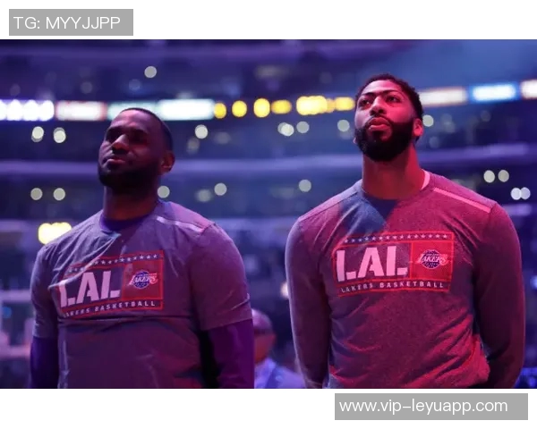 父亲透露希门尼斯脚踝问题频繁复发情况令人担忧不容忽视 父亲透露希门尼斯脚踝问题频繁复发情况令人担忧不容忽视