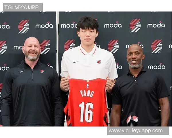 杨瀚森在比赛中表现出色罗威伤愈前他将迎来更多出场机会