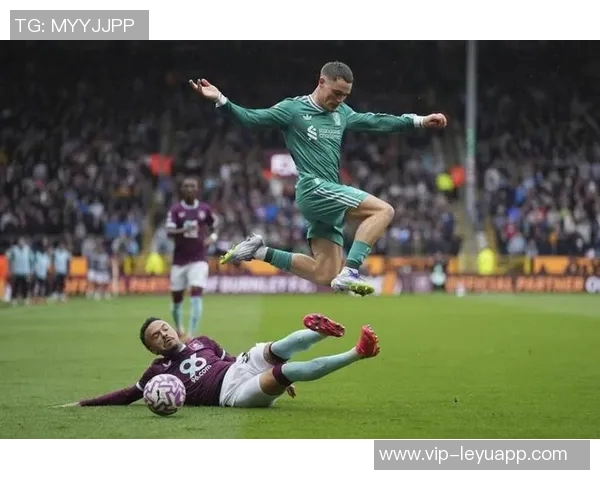 早报：利物浦强势反弹连胜皇马遭遇两连败挑战艰难