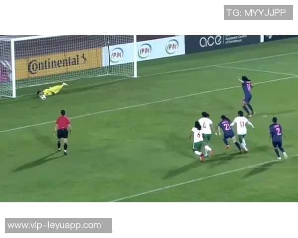 蒯纪闻强势突破三人防线禁区射门遭扑救精彩瞬间回顾